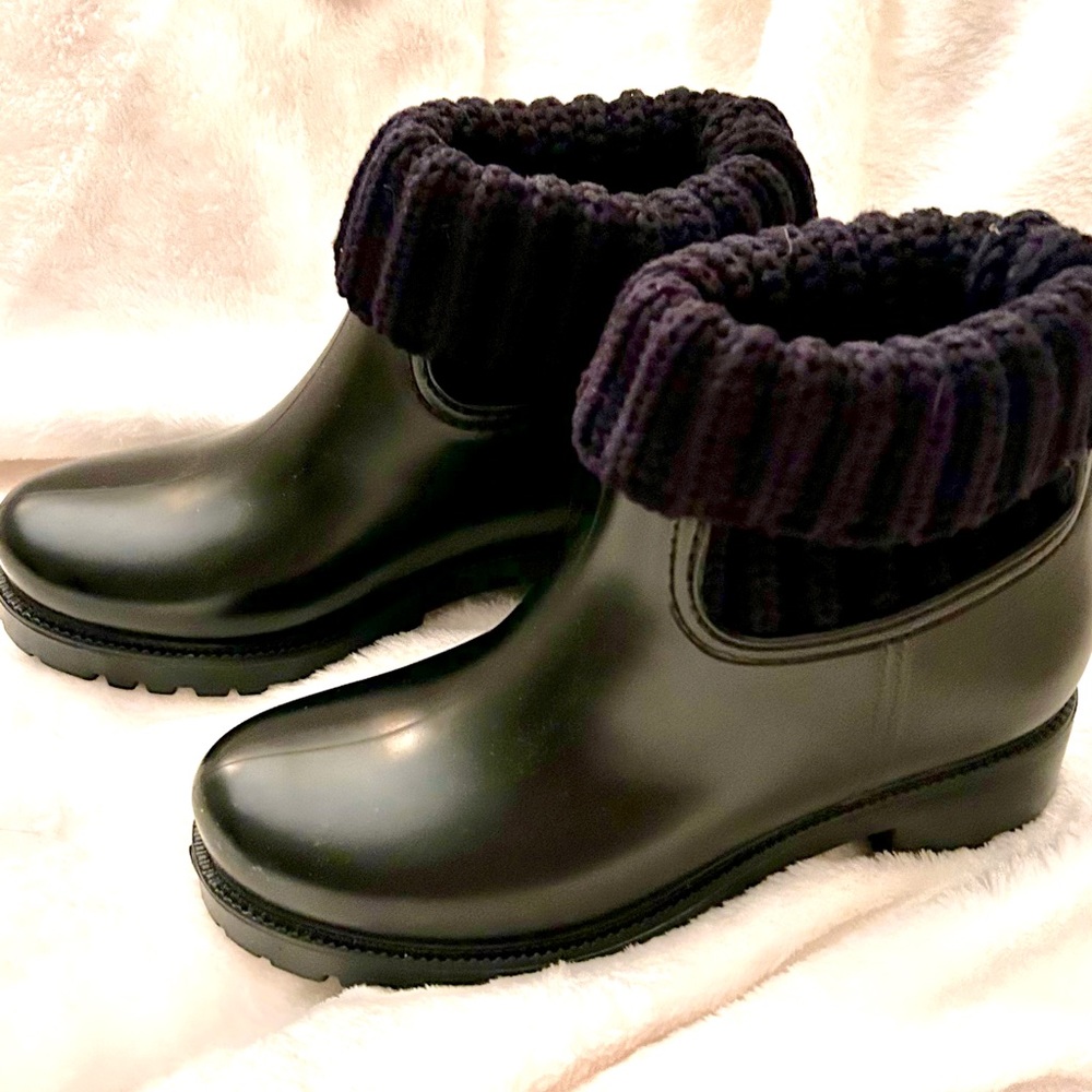 Skechers rain boot. Brand new without tags. Size 7.
